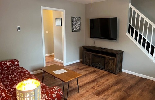 Norwood Appartement | Carter #3, Two bedroom unit near Xavier, Downtown