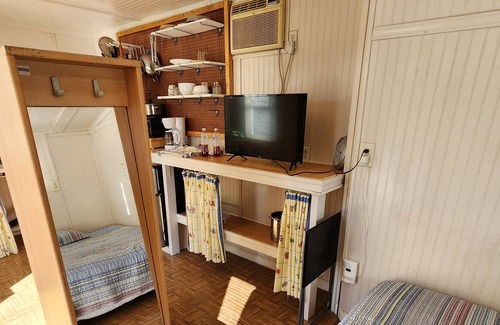 Scottdale Cottage | CARTER HOUSE - Forested cottage for 1 or 2 people. Private, quiet, Lake access.