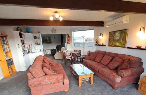 Blenheim Maison | Carter's Cottage - Blenheim Holiday Home