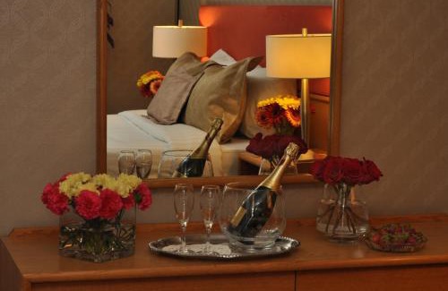 Golden Triangle Hôtel | Cartier Place Suite Hotel