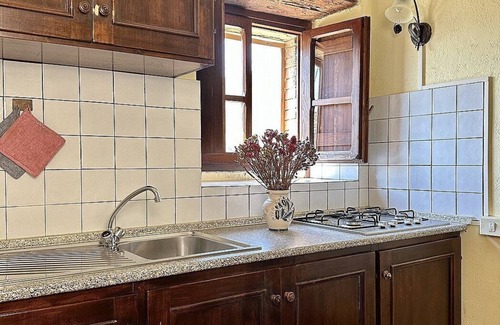 Monte Santa Maria Tiberina Maison | Casa Brina E: A characteristic and welcoming apartment that is part of an ancient country house made of stone, with Free WI-FI.