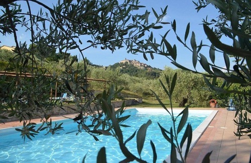 Monte Santa Maria Tiberina Maison | Casa Brina E: A characteristic and welcoming apartment that is part of an ancient country house made of stone, with Free WI-FI.