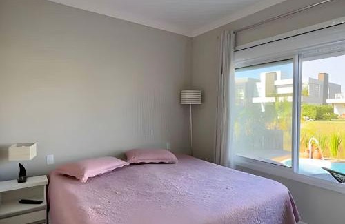 Capao da Canoa Maison | Casa 4 Suítes com piscina Fundos Lago-Ilhas Resort