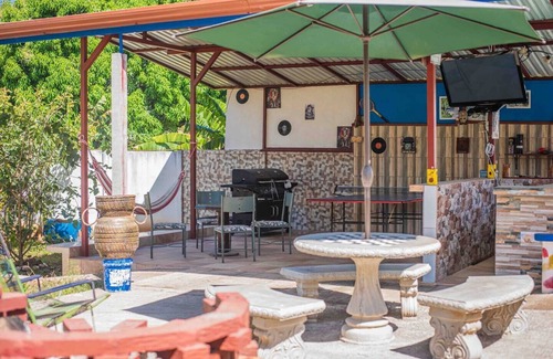Tarcoles Maison | Casa, 5 dormitorios, piscina, rancho, cocina, minibar, pingpong, 14 personas