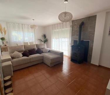 Nivar Maison | Casa abuhardillada con piscina y chimenea
