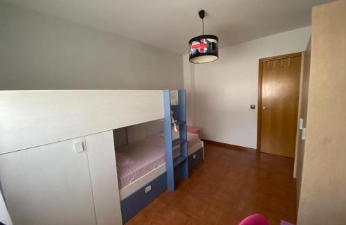 Nivar Maison | Casa abuhardillada con piscina y chimenea