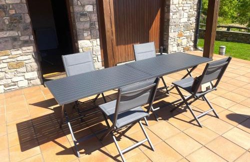 Isovol Appartement | Casa adosada con piscina en Isòvol