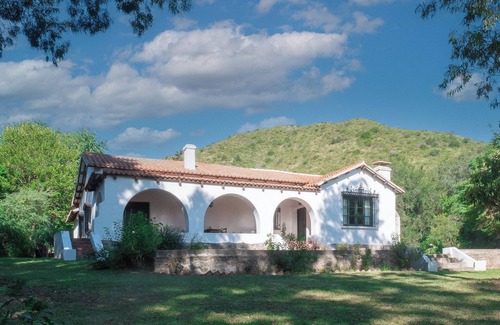 La Cumbre Maison | Casa al pie de la Montaña con Cama King, Pileta y Mesa de Pool