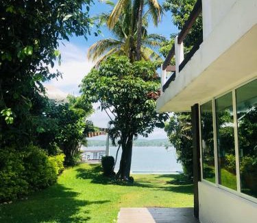 Tequesquitengo Maison | Casa Alfenapa a pie del lago y pet friendly