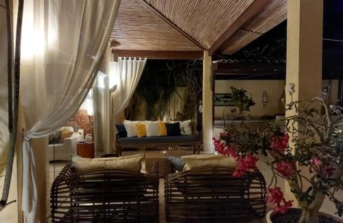 Village da Ferradura Maison | Casa alto padrão na Ferradura em condomínio com piscina privativa