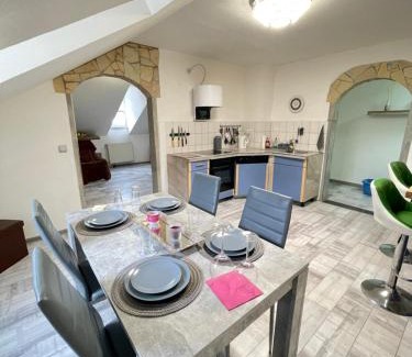 Saalfeld-Saale Appartement | Casa Antic Große Moderne 45qm wohnung im Zentrum Am Bahnhof Kostenloses WLAN