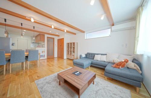 Kita Ward Appartement | Casa Antonio B 木の温もり 駅近&空港バス 駐車場付