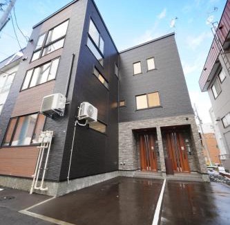 Kita Ward Appartement | Casa Antonio B 木の温もり 駅近&空港バス 駐車場付