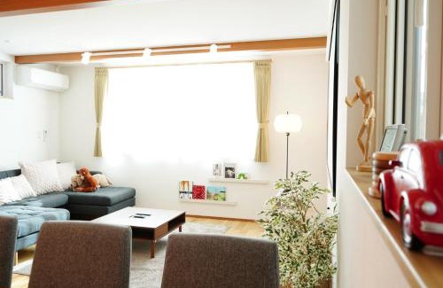 Kita Ward Appartement | Casa Antonio B 木の温もり 駅近&空港バス 駐車場付