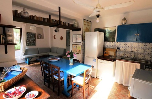 Ricadi Maison | Casa Arco, for 8 people with a shared swimming pool and access to the beach