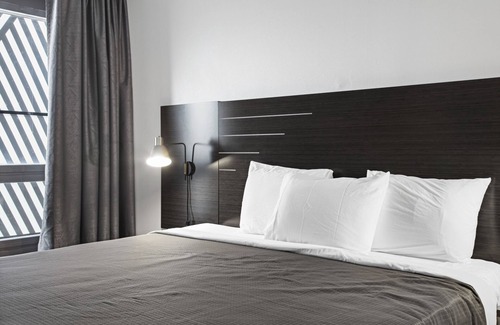 Queens Hôtel | Casa Azul Hotel Blu JFK