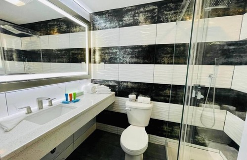 Queens Hôtel | Casa Azul Hotel Blu JFK