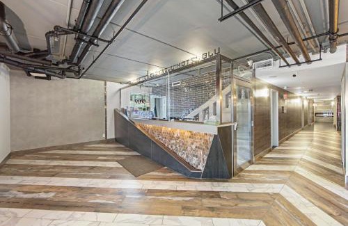 Queens Hôtel | Casa Azul Hotel Blu-UBS Arena