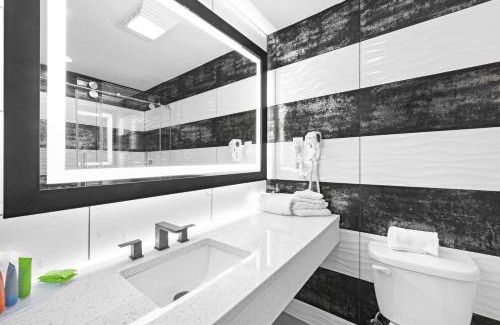 Queens Hôtel | Casa Azul Hotel Blu-UBS Arena