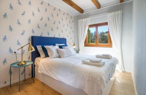Cala Llombards Maison | Casa Azul Stylish beach house for 4 adults and 1 child in Cala Llombards