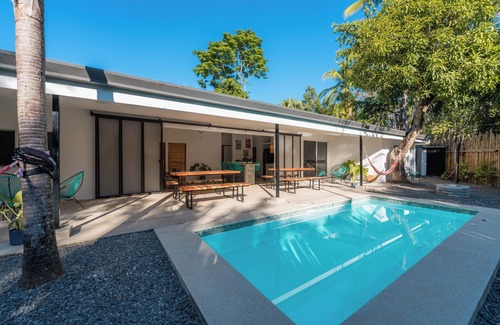 Manzanillo Villa | Casa Bamboo Beach Retreat - close to the ocean.