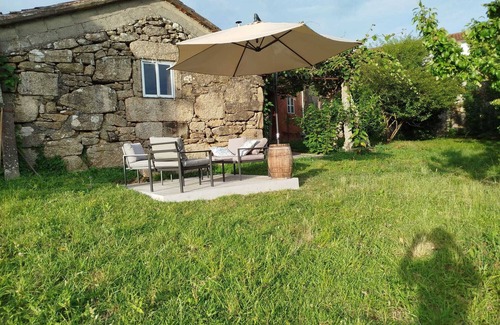 Tui Maison | Casa bandulu, charming and sustainable rural house next to the Miño River
