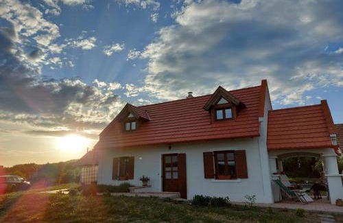 Lesencetomaj Maison | Casa Beata