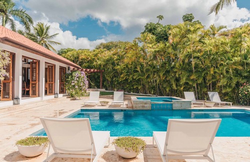 Los Lagos Maison | CASA BELLA- PRISTINE 5BD-STEPS TO MINITAS BEACH-pool, jacuzzi, cabana, golf cart