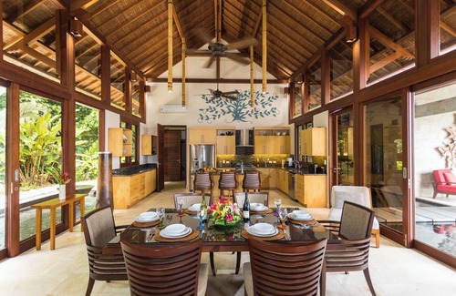 Dominical Maison | Casa Bellavia: Balinese Ocean-View Masterpiece on 25 Acres, Huge Pool, Fire Pit