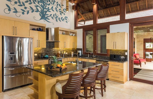 Dominical Maison | Casa Bellavia: Balinese Ocean-View Masterpiece on 25 Acres, Huge Pool, Fire Pit