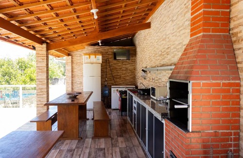 Confins Maison | Casa bem equipada com piscina,churrasqueira e WiFi