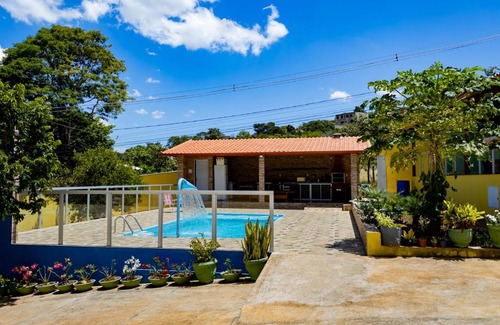 Confins Maison | Casa bem equipada com piscina,churrasqueira e WiFi