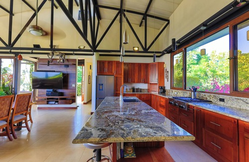 Portalon Maison | Casa Bendecida – The Blessed House in the Beautiful Hills of Portalon!