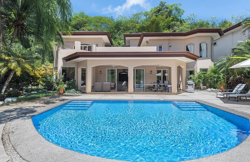 Jaco Maison | Maison de luxe, avec piscine privée, Maid, barbecue, parfait pour les grands groupes!
