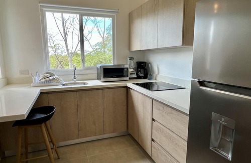 Manuel Antonio Maison | Casa Blanca: 6 Apartments, Central, Pool, Jacuzzi, Rancho & Secure Parking