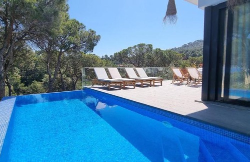 Pals Villa | Casa Blanca