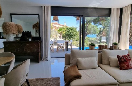 Pals Villa | Casa Blanca