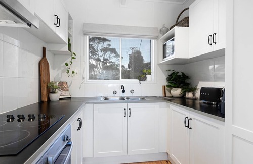 Culburra Beach Maison | Casa Blu – stroll to the sparkling blue waves of Culburra Beach