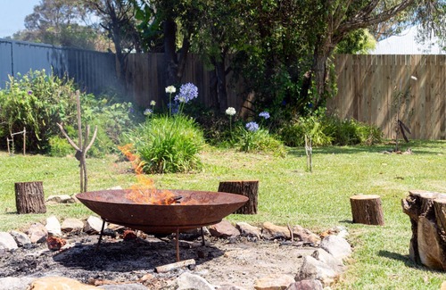 Culburra Beach Maison | Casa Blu – stroll to the sparkling blue waves of Culburra Beach