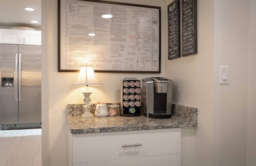 Safety Harbor Maison | Casa Blue New Listing - Beautiful Renovated Cottage 1 Mile to Downtown!