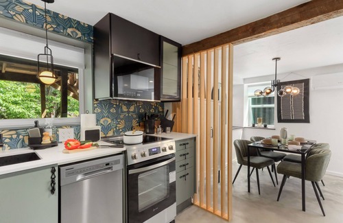 Carson Maison | Casa Bruna creekside home in the heart of the Gorge