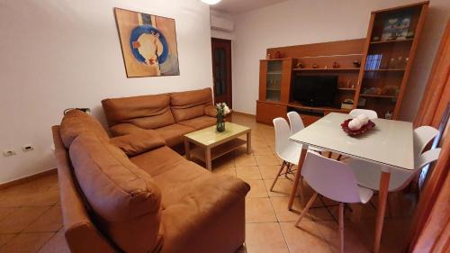 Punta Umbria Maison | Casa céntrica, 3 dormitorios, gran terraza, cerca de la playa