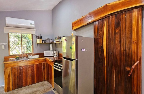 Las Lomas Appartement | Casa Cariad *Cottage house near Playa Bejuco*