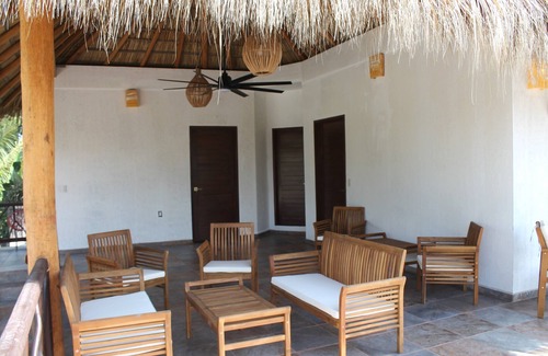 Brisas de Zicatela Maison | Beach Cottage à seulement 50 mètres de la plage avec A / C