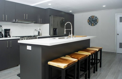Cali Maison | CASA CALI - SLEEPS UP TO 16 GUESTS