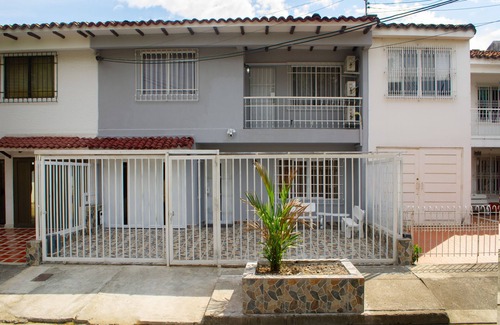 Cali Maison | CASA CALI - SLEEPS UP TO 16 GUESTS