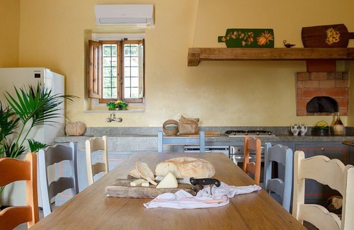 Pontassieve Maison | Casa Camomilla F: A characteristic and welcoming independent house surrounded by meadows and by green hills, with Free WI-FI.