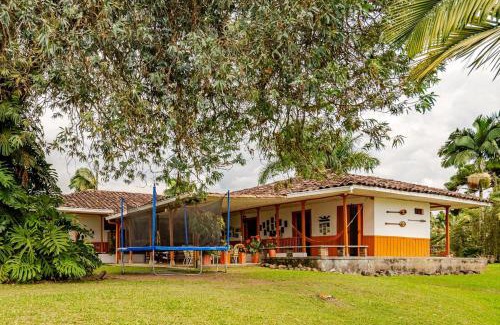 Alegrias Maison | Casa Campestre con Jacuzzi y 4 habitaciones en Pereira