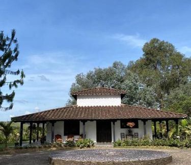 Guarne Maison | Casa campestre en Oriente de Antioquia con Jacuzzi