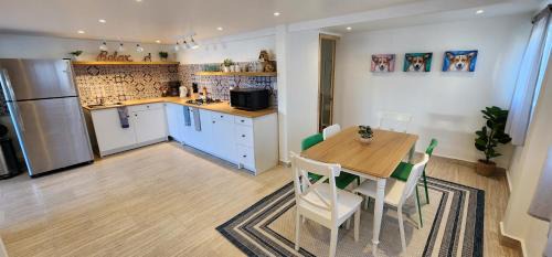 Ensenada Maison | Casa Canes - Beachfront Doggy Living!